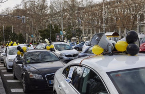 ep caravana de coches en la plaza de cibeles en madrid en la concentracion de este domingo para