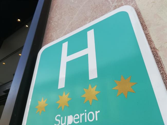 El cartel de un hotel de cuatro estrellas | EUROPA PRESS ep cartelun hotelcuatro estrellas