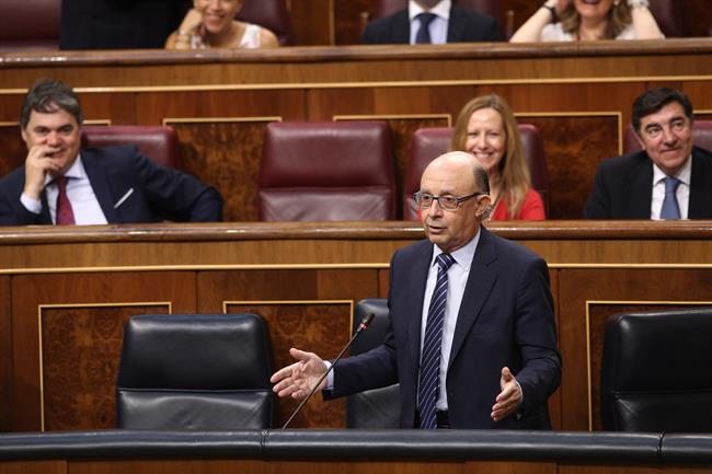 ep cristobal montoro durantesesioncontrolgobiernocongreso