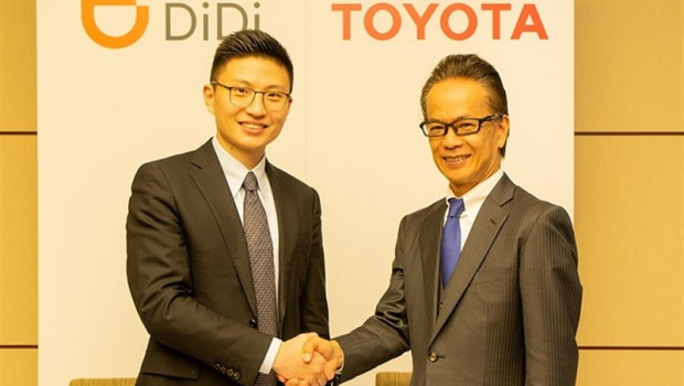 ep de izquierdaderecha stephen zhu vicepresidentedidi y shigeki tomoyama vicepresidente ejecutivotoyota motor corporation