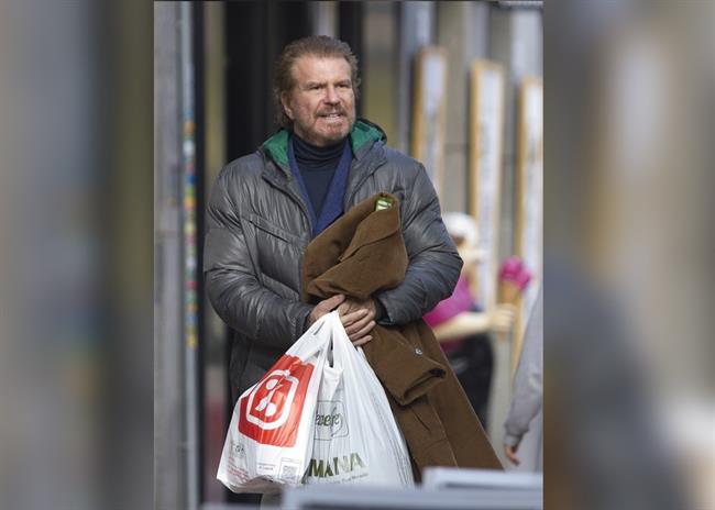 Edmundo arrocet de compras en humana y en día | FOTO: J. VELASCO -EDMUNDO ARROCET DE COMPRAS EN HU ep edmundo arrocetcomprashumanaen dia