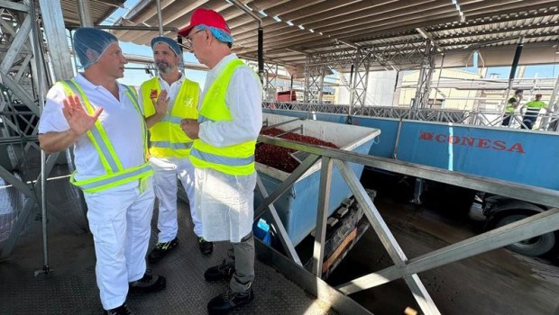 ep el delegado del gobierno en extremadura jose luis quintana visita la planta de conesa en