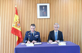 ep el general jefe del mando del espacio isaac manuel crepo zaragoza y el subsecretario del