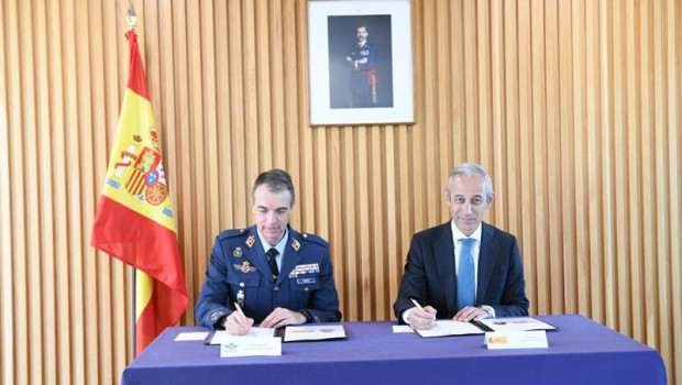 ep el general jefe del mando del espacio isaac manuel crepo zaragoza y el subsecretario del