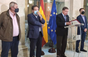 ep el ministro de agricultura luis planas junto a los representantes de asaja pedro barato de coag