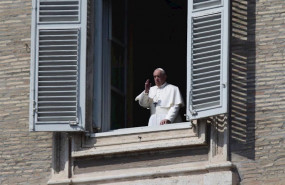ep el papa en el ultimo rezo del angelus ante una vacia plaza de san pedro