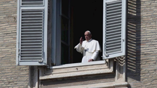 ep el papa en el ultimo rezo del angelus ante una vacia plaza de san pedro