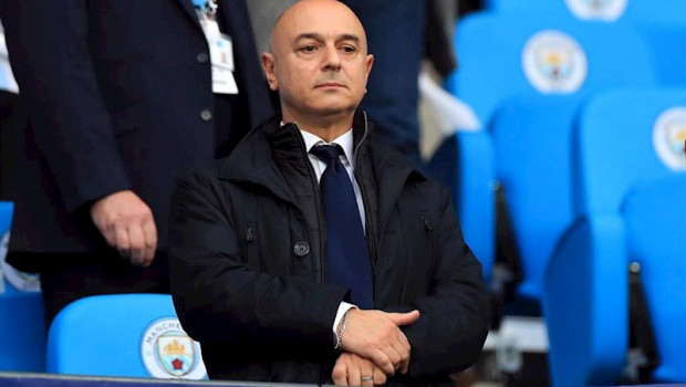 ep el presidente del tottenham daniel levy en el palco del etihad stadium