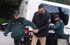 ep el presunto asesino de ana enjamio cesar adrio es trasladado por dos miembros de la guardia civil