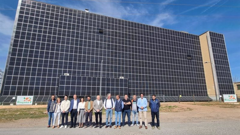 ep harinera riojana instala la fachada solar fotovoltaica mas grande de espana ep harinera riojana instala la fachada solar fotovoltaica mas grande de espana