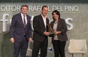 ep javier olivan facebook recibepremio liderazgo joven 2017