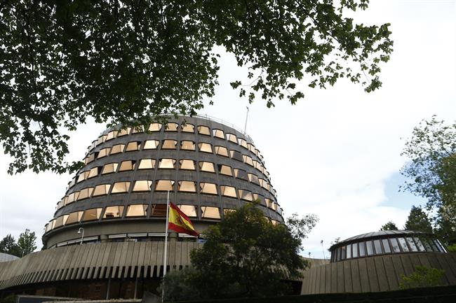 Tribunal Constitucional. | EUROPA PRESS ep la banderaespana ondeatribunal constitucional