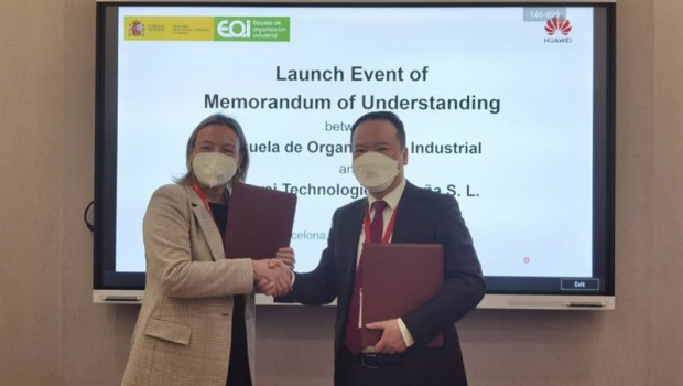 ep la directora general de eoi nieves olivera y el consejero delegado de huawei espana eric li