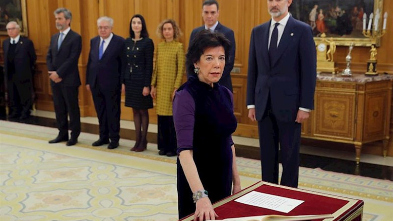 ep la ministra de educacion y formacion profesional isabel celaa jura o promete su cargo ante el rey
