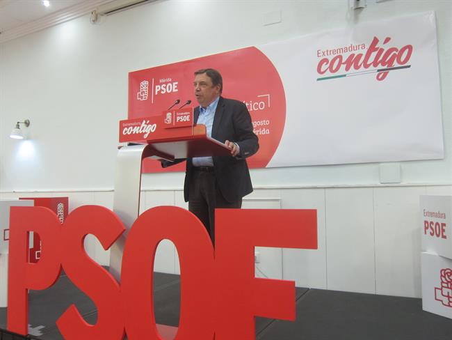 El ministro Luis Planas, en un acto del PSOE en Mérida | PSOE ep ministro luis planas enactopsoemerida