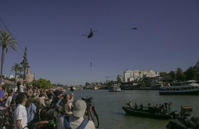 ep operativoagua realizadoefectivosejercitotierra armada aire ume bomberossevilla061 exhibiciondialas fuerzas armadas desdepuentelas deliciaspuenteisabel ii