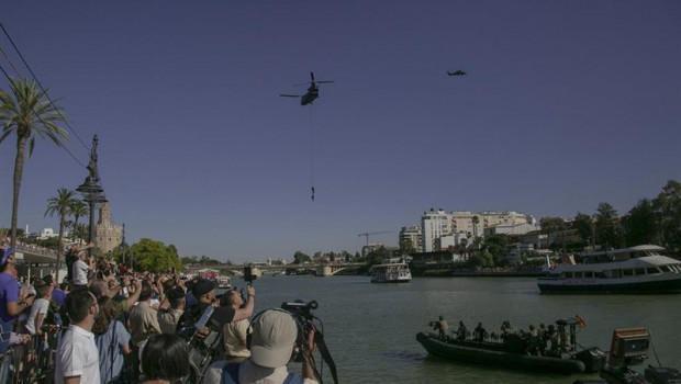 ep operativoagua realizadoefectivosejercitotierra armada aire ume bomberossevilla061 exhibiciondialas fuerzas armadas desdepuentelas deliciaspuenteisabel ii