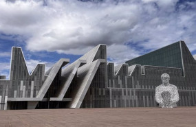 ep palacio de congresos de zaragoza en la plaza lucas miret