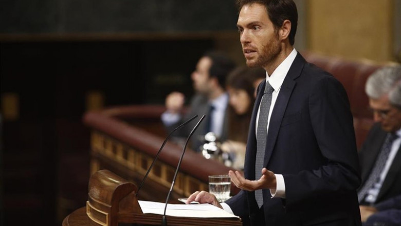El portavoz de Navarra Suma en el Congreso de los Diputados, Sergio Sayas, interviene en la segunda sesión del debate de investidura del candidato socialista a la Presidencia del Gobierno. | Eduardo Parra - Europa Press ep portavoznavarra sumacongresolos diputados sergio sayas intervienela segunda sesiondebateinvestiduracandidato socialistala presidenciagobierno