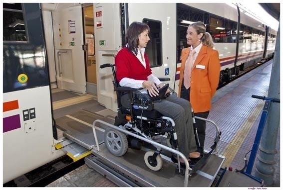 El servicio Atendo de Renfe asiste a viajeros con movilidad reducida | FACILITY SERVICES ALENTIS ep servicio atendorenfe asisteviajerosmovilidad reducida
