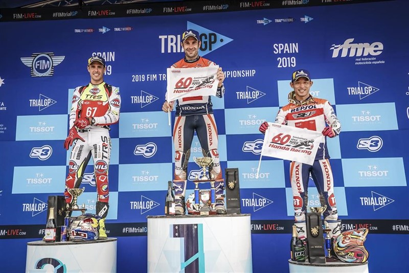 ep toni bou en el podio del gp de espana del mundial de trial al aire libre ep toni bou en el podio del gp de espana del mundial de trial al aire libre