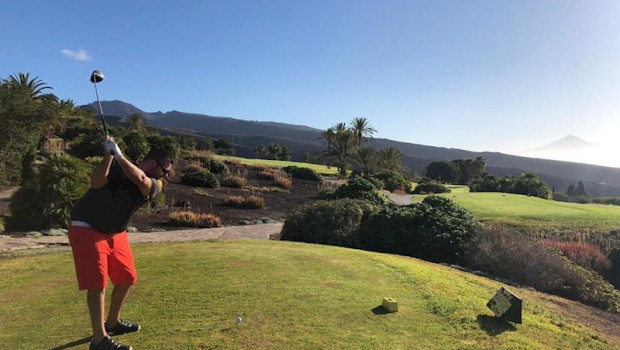 ep un jugador de golf en la reapertura del campo anexo al hotel jardin tecina