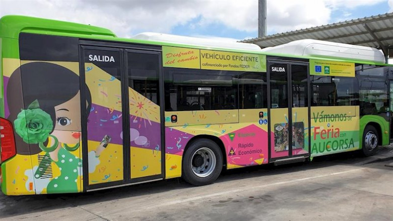 Uno de los autobuses híbridos de Aucorsa con publicidad de la Feria de Córdoba | AYUNTAMIENTO DE CÓRDOBA - Archivo ep uno de los autobuses hibridos de aucorsa con publicidad de la feria de cordoba