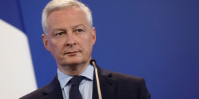 le ministre francais de l economie des finances de l industrie et du numerique bruno le maire lors d une conference de presse au ministere des finances de bercy 20230403153514 