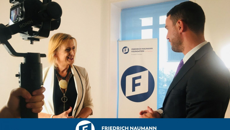 1603812830 eva d az embajadora female foward