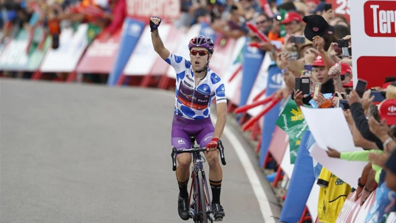 Ángel Madrazo celebra su victoria de etapa en La Vuelta | Yuzuru Sunada/BELGA/dpa ep angel madrazo celebra su victoria de etapa en la vuelta