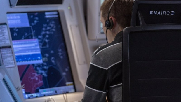 ep archivo   controlador aereo en un centro de control de enaire