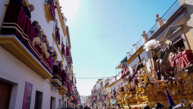 ep archivo   el cristo de las tres caidas en la calle pureza para entrar en la capilla de los