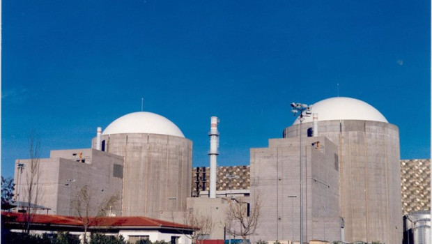 ep archivo   exterior de la central nuclear de almaraz imagen de archivo