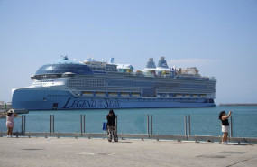 ep archivo   imagen del megacrucero legend of the seas en el puerto de malaga a 29 de junio de 2026