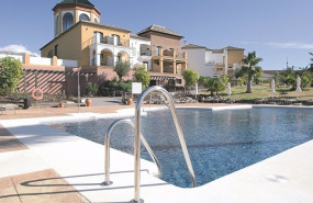 ep archivo   piscina de un hotel de la costa del sol