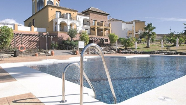 ep archivo   piscina de un hotel de la costa del sol