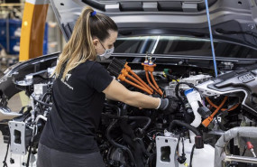 ep archivo   produccion de un vehiculo en la planta de seat en martorell barcelona