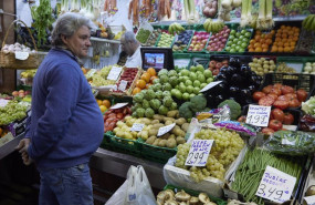 ep archivo   puesto de fruta en un mercado