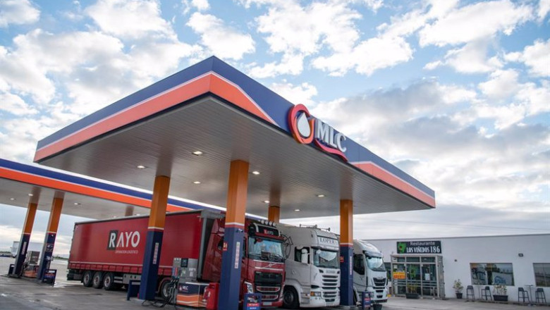 ep archivo varios camiones estacionados en una gasolinera situada en el eje manzanares valdepenas 20220805174004 ep archivo varios camiones estacionados en una gasolinera situada en el eje manzanares valdepenas 20220805174004