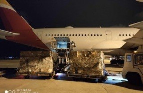 ep avion de iberia con material sanitario