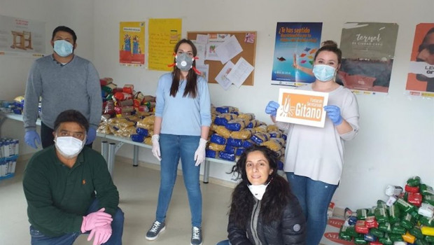 ep ayuntamiento de teruel banco de alimentos y fundacion secretariado gitano reparten comida a 44