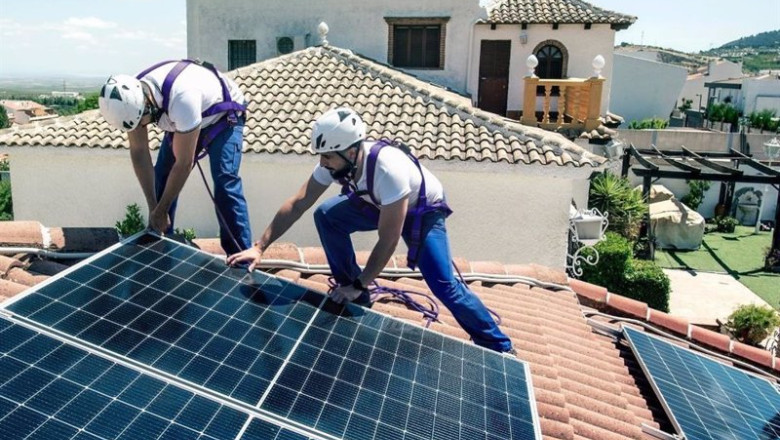 BBVA financia una de cada tres placas solares que se instalan en España | ENDESA ep bbva financia una de cada tres placas solares que se instalan en espana
