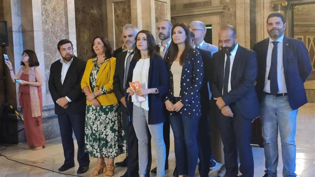 ep carlos carrizosa ines arrimadas y lorena roldan junto a varios dirigentes de cs
