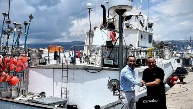 ep carrefour comercializa 9000 kilos de pez espada procedentes de la cofradia de roquetas de mar
