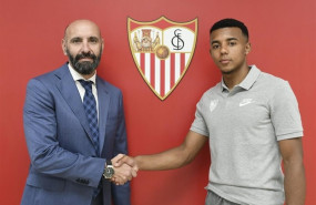 ep central frances jules kounde juntomonchi firmasevilla2024