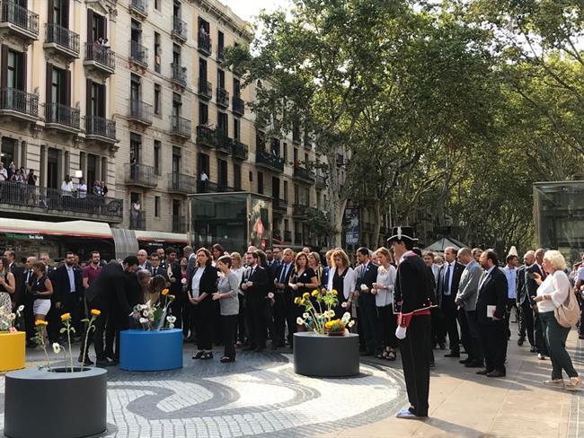 Colau, Torra, Torrent, Cunillera y Laura Masvidal, durante la ofrenda floral | Europa Press ep colau torra torrent cunilleralaura masvidal duranteofrenda floral