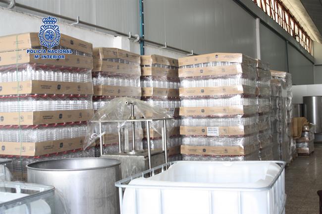 Desmantelada una destilería de alcohol ilegal dedicada a producir alcohol | POLICÍA NACIONAL ep desmanteladadestileriaalcohol ilegal dedicadaproducir alcohol
