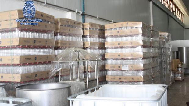 ep desmanteladadestileriaalcohol ilegal dedicadaproducir alcohol