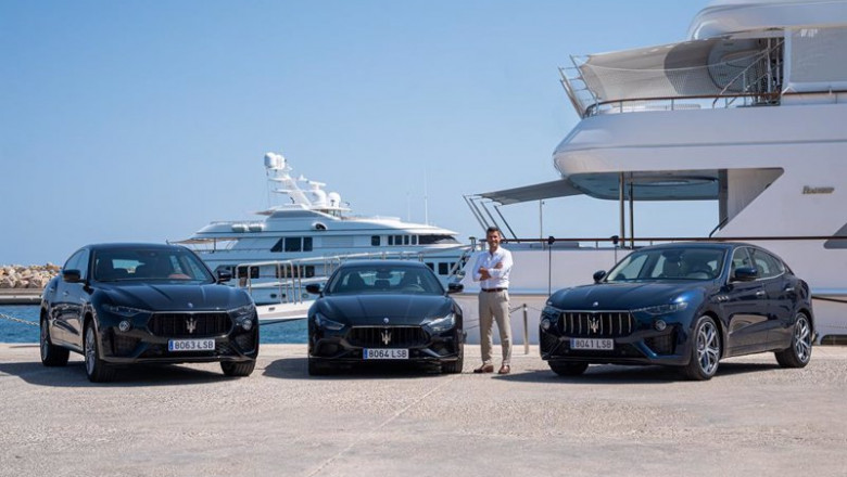 ep el ceo de ok mobility othman ktiri junto a los maserati que ha incorporado a su flota en mallorca