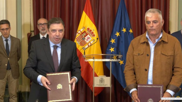 ep el ministro de agricultura pesca y alimentacion luis planas y el coordinador de union de uniones